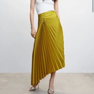 NWT Mango Pleated Asymmetrical Skirt